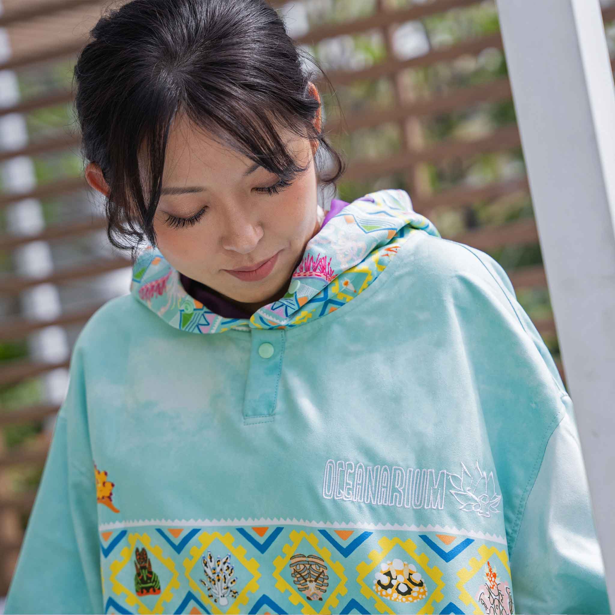 Oceanarium Seaslug Turquoise Cloak Towel - Image 3