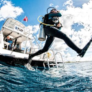 Alternative view of PADI Open Water Referral Dive Course